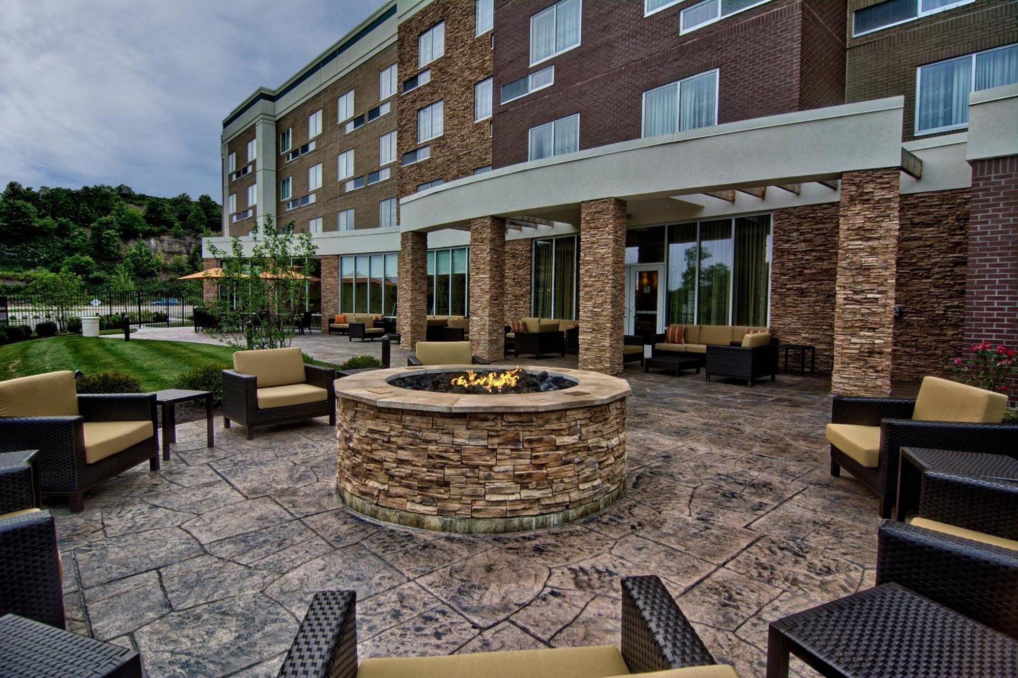 Courtyard By Marriott Bridgeport Clarksburg Hotel Exterior photo