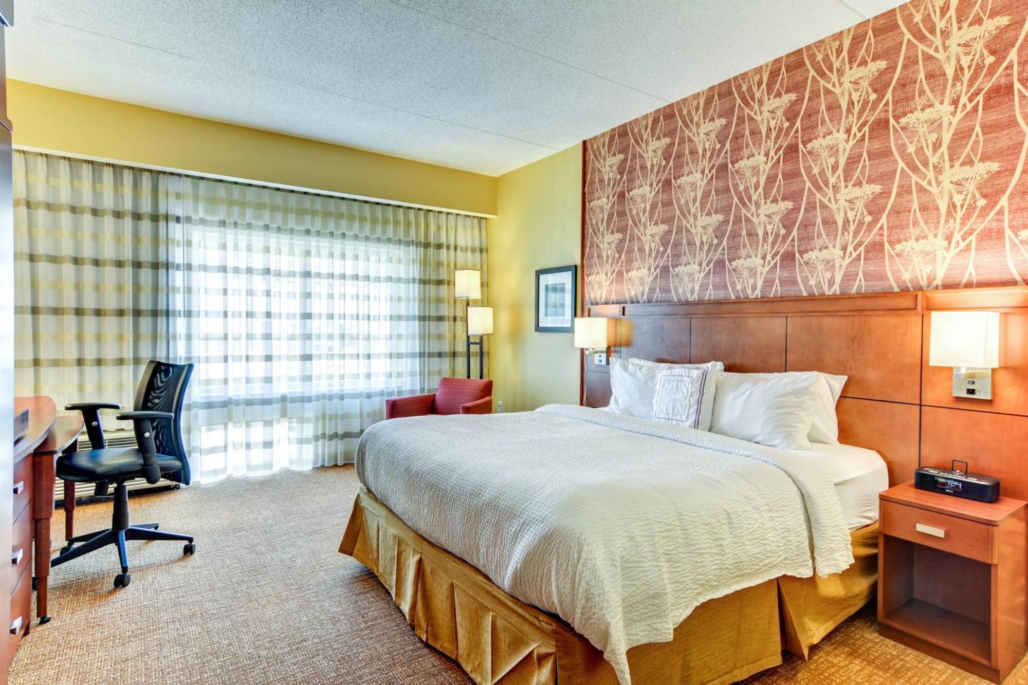 Courtyard By Marriott Bridgeport Clarksburg Hotel Exterior photo