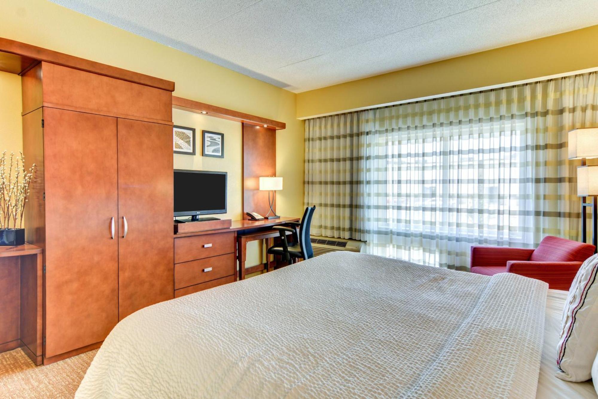 Courtyard By Marriott Bridgeport Clarksburg Hotel Exterior photo